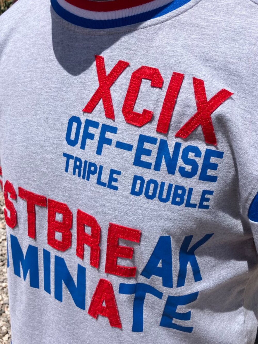Akademiks mens XL screenprint and patchwork